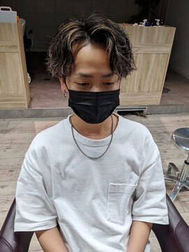 コワファーストナガサキシャンプーボーイ(COIFF1RST NAGASAKI SHAMPOO BOY) コントラストハイライト×前下りセンターパート