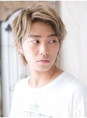 七三分けでスタイルアップ！外国人風カラーのウルフヘアe与野