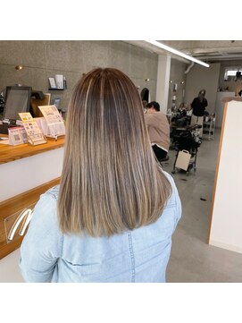 ラル(Lull) 『一回のブリーチでできるバレイヤージュ】ケアブリーチ