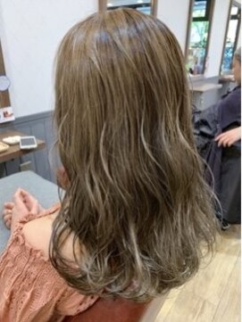 リル 東浦和(Lilou) ハイライト/透明感ベージュカラー