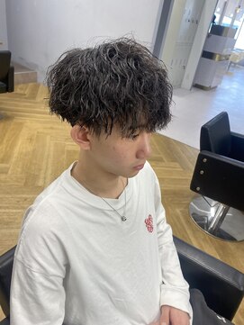 アレス バイ シカ 神戸三宮元町店(ALLES by Cica) ツイストスパイラル縦落ちパーマ