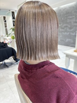 ノーラ(nolla) ぱつっと切りっぱしボブスタイル