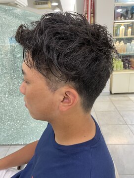 クオーター(QUARTER) 爽やかベリーショート無造作パーマコンマ刈り上げメンズヘア