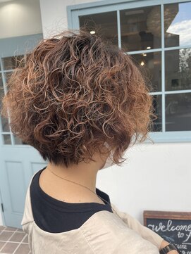 アンジョ(Anjo) 柔らかくしゅっとショートパーマスタイル