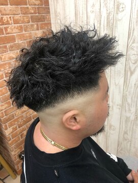 美容室セラヴィ フェードカット×ツイスト