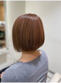 ナチュラルベージュ×前下がりボブ