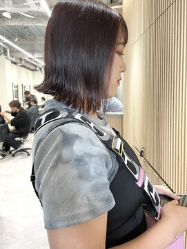 ロンドプロフィール 浦和(Lond profil) チェリーレッドカラー　切りっぱなしボブ