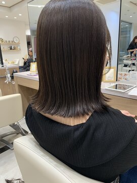 ガレリアエレガンテ 栄店(GALLARIA Elegante) 切りっぱなしミディアム × 外ハネ