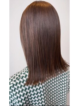 シー(The She's) 艶カラー　切りっぱなしbob×ダルブラウン