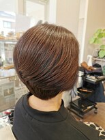 ドゥージングヘアースクラッチ(Dozing Hair Scratch) 大人の艶髪ショートグラデーションスタイル