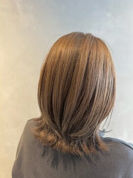 エスケープ トゥ ボナ(ESCAPE to bona.) レイヤーでふんわり透明感たっぷりのアッシュベージュ/ブリーチ