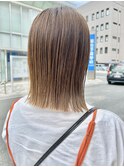 20代30代大人可愛いアッシュベージュくびれボブ耳掛け透明感