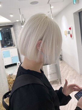 アンドソー 池袋(&so.) ハイトーンカラー/ホワイトシルバー/ボブヘア/池袋