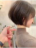 前髪あり小顔くせ毛カバーベージュカラー丸みショートボブヘア