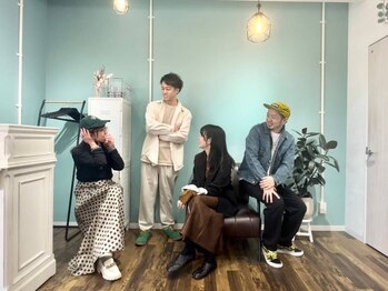 コス(KoS)の写真/KOS HAIRには個性豊かで経験豊富な各部門のスペシャリスト在籍。お気軽にお悩みをご相談してください。