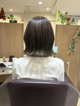 【L by first】ボリュームをおさえて切りっぱなしボブ