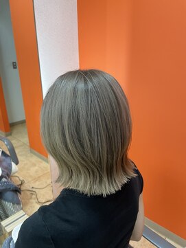 美容室オルセー ハイトーンタッセルボブ