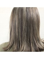 美容室テク アート バイ シック グレージュカラー