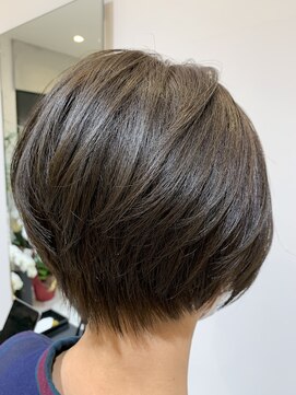 アイク(AiCK) 耳かけハンサムひし形ショート