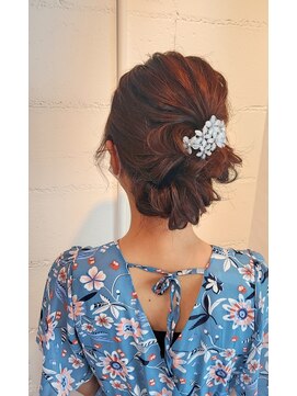 パリスパート2 ねじり つや スッキリ シニヨン ヘアアレンジ