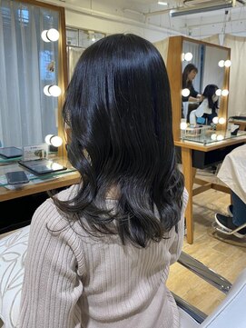 ネオリーブ チロル 横浜西口店(Neolive CiroL.) オリーブグレージュ 大人ミディアム 艶カラー