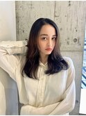 暗髪サラツヤミディ 前髪なしやわらかストレートヘア小顔