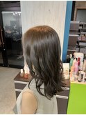 オリーブベージュ