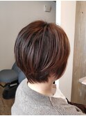 アシンメトリーのショートボブ