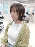 ハイライトカラーで究極の透明感と動きのあるミディアムショート