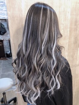 ルーゼン(LUXEN)の写真/流行の中心で最旬ヘアに！高品質シールエクステとデザインカラーで自分史上最高の「可愛い」を叶える☆