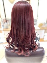 メタ(META) 鮮やかなレッドで個性を演出★