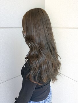 ヘアーアイストゥーレ(HAIR ICI TRE) ブリーチなしダブルカラー オリーブベージュカラー 担当渡辺聖