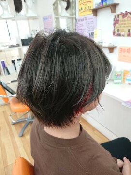ヘアーサロンイーグル(Hair Salon Eagle) カーキグリーンショート