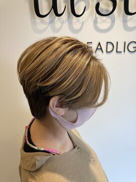 アーサス バイ ヘッドライト 八幡宿店(ursus by HEADLIGHT) 前下がり×ハンサムショート