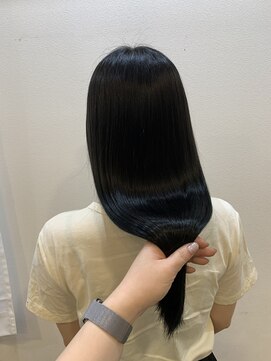 シェノン 西梅田(CHAINON) くびれヘア、レイヤーカット、ブルーブラック、黒髪**