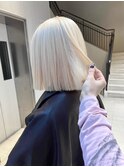 ホワイトブロンド / 切りっぱなしボブ