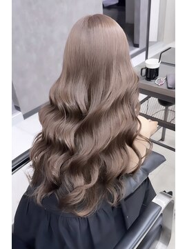 クヴェルアンドコー(Kvell&Co.) 透明感！ナチュラルグレージュ　心斎橋・南船場