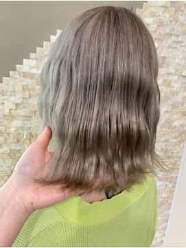 テイス 新宿(TACE) シルバーグレージュ[ネビージュ/黒髪/小顔/新宿]