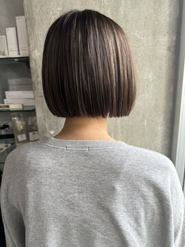 デコボコ アート(凸凹 art) プツッとハイライトグレージュボブ