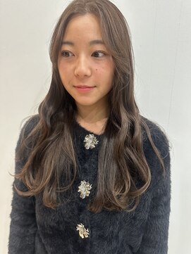 透明感＆抜け感コラボの冬トレンドカラー