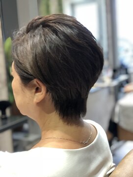 ルスキニア(Luscinia) 横顔も美人な上品ショート