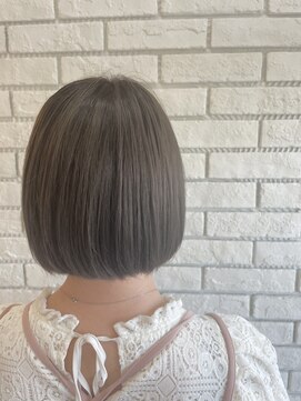 フルミー(fulme.) 柔らかい雰囲気に夏を感じるハイトーンミルクティーグレージュ!