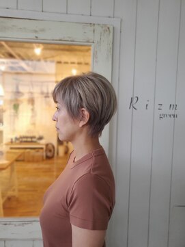 ヘアスペース リズム グリーン(Hair space Rizm green) ベージュショート