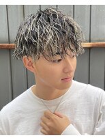フリーク バーバーショップ 都島店(FREAK BARBER SHOP) 金メッシュ波打ちツイストスパイラルパーマツーブロックマッシュ
