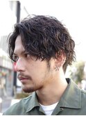 メンズ緩めシャドウパーマセンターパート波巻きスパイラルパーマ