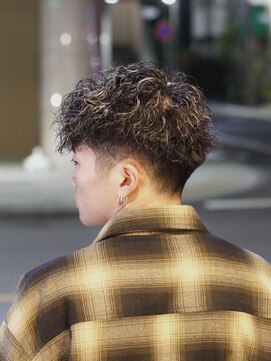 キングスマントーキョー 三鷹店(KINGSMAN TOKYO) アップバング / ツーブロック / スキンフェード[三鷹/バーバー]