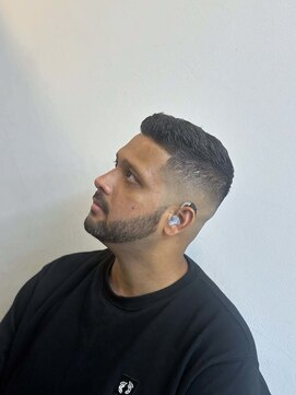 サワーズ(Barber SAWAS) スキンフェード