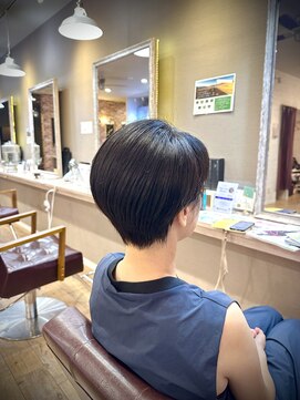 ヘアーメイクロージー 八軒店 (HAIR MAKE ROSY) 大人女性に似合う若見えひし形上品ショートスタイル