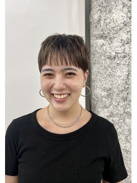 ユイツ 刈り上げショート