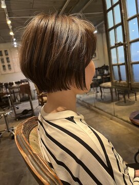 髪質改善と縮毛矯正の専門店 サンティエ(scintiller) 大人綺麗な小顔襟足スッキリショートボブ　30代40代50代